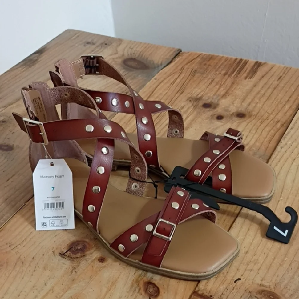 Time & Tru Brown Studded Faux Leather Memory Foam Gladiator Sandals Size 7 NWT